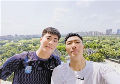 图赫尔和拜仁体育总监弗洛因德上周五尝试通过视频通话劝说他。